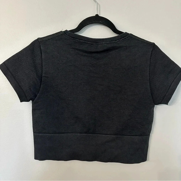 Offline by Aerie Women's Black Textured Short Sleeve Cropped Top Size L NWT - Picture 7 of 7
